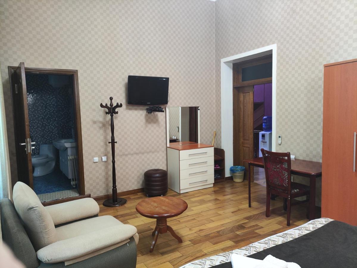 Almos Hotell Dusjanbe Exteriör bild
