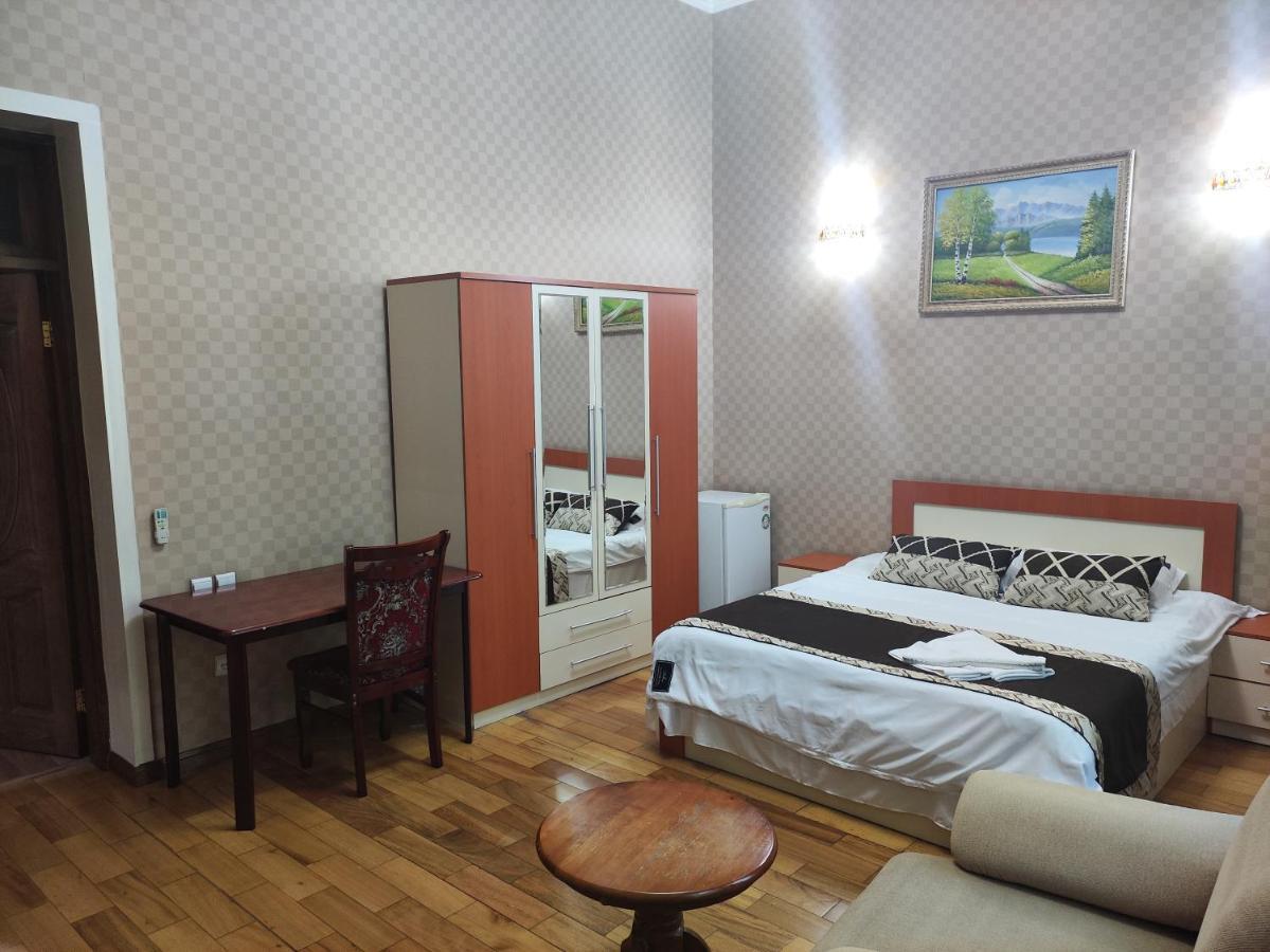 Almos Hotell Dusjanbe Exteriör bild