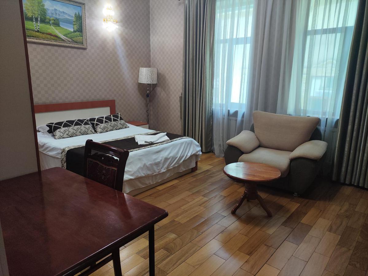 Almos Hotell Dusjanbe Exteriör bild